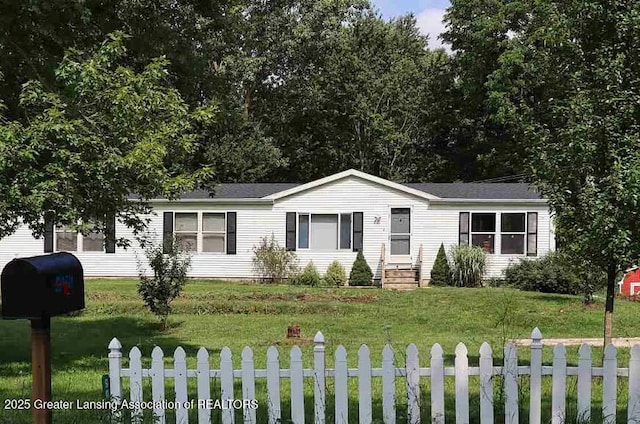 view of front of house featuring a front yard