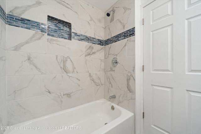 bathroom featuring tiled shower / bath combo