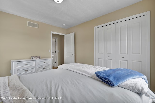 bedroom with a closet