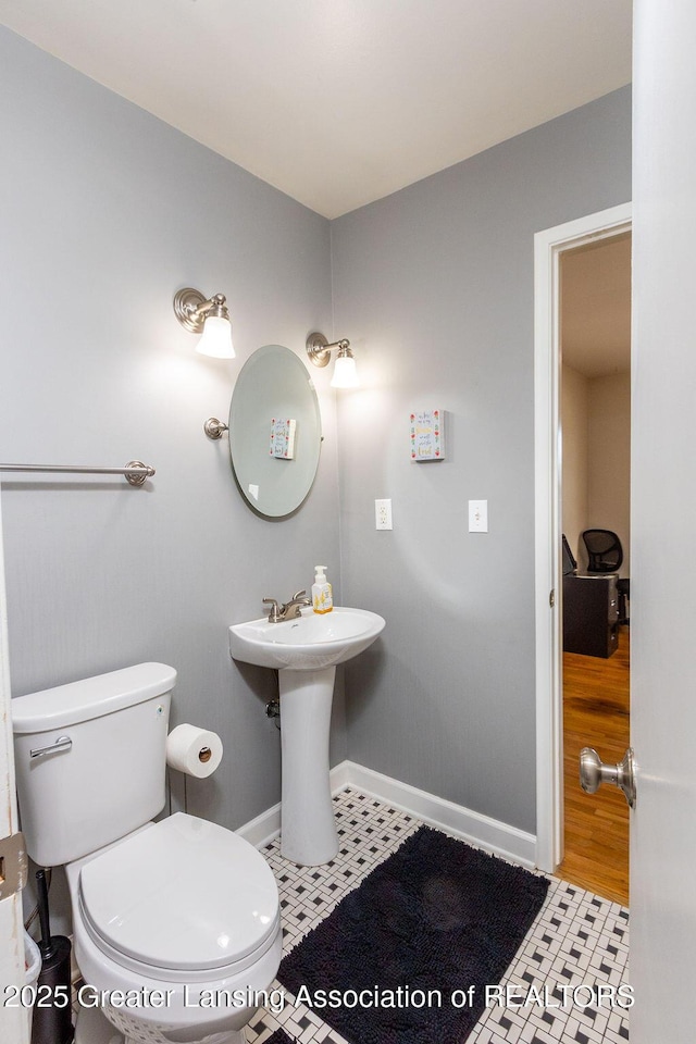 bathroom featuring toilet and sink