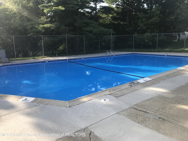 view of swimming pool