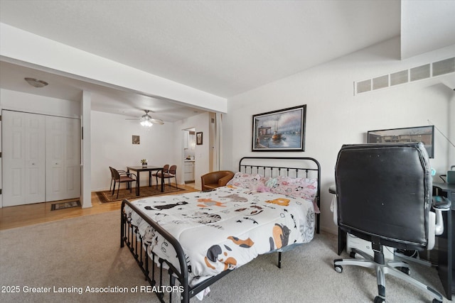 bedroom with carpet flooring