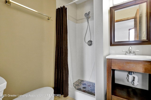 bathroom with toilet and a shower with curtain