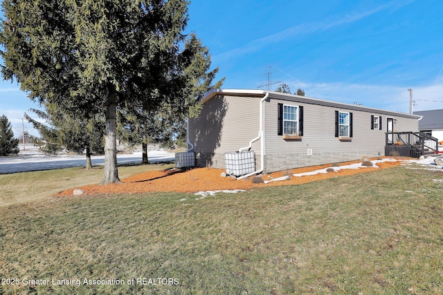 view of front of house with a front lawn