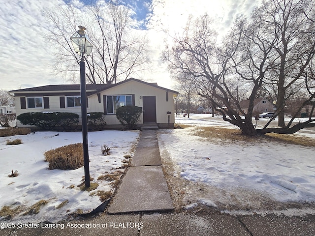 view of front of property