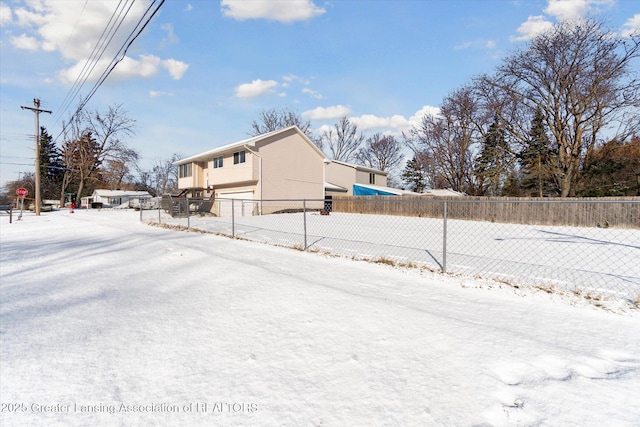 view of yard layered in snow