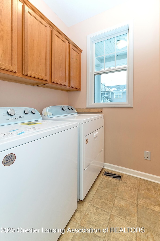 laundry room with cabinets and independent washer and dryer