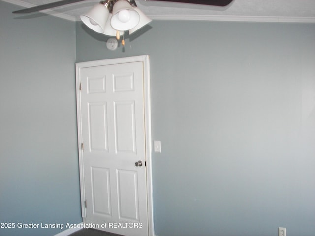 empty room with ceiling fan