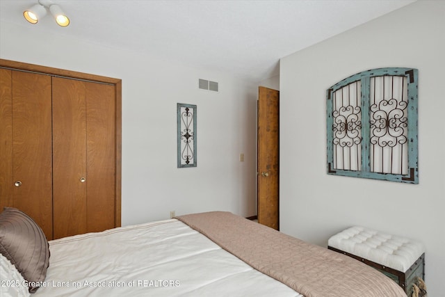 bedroom featuring a closet