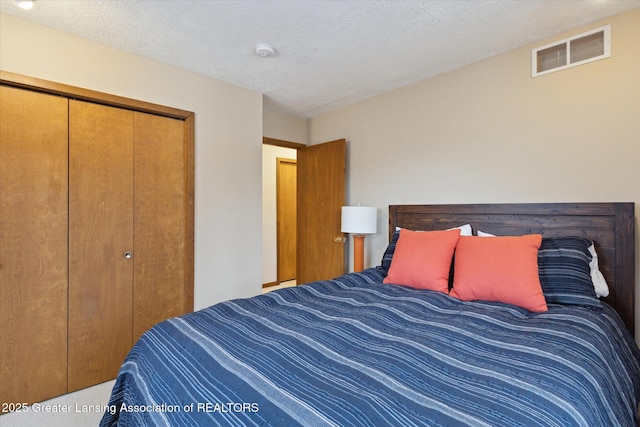 bedroom featuring a closet and a textured ceiling