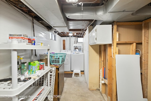 basement with washing machine and dryer