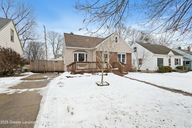 view of front of home featuring a wooden deck