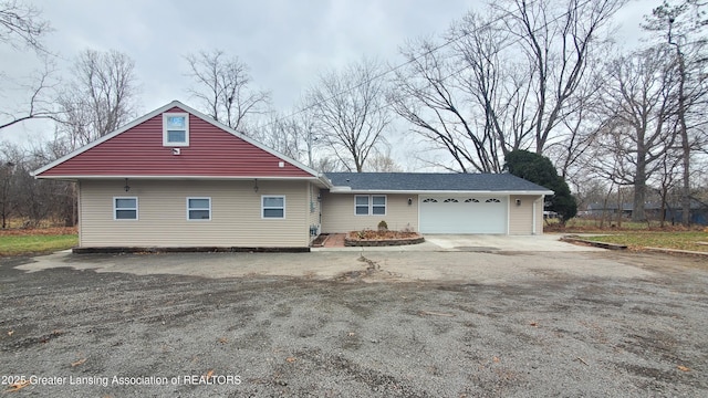 view of front of property featuring a garage