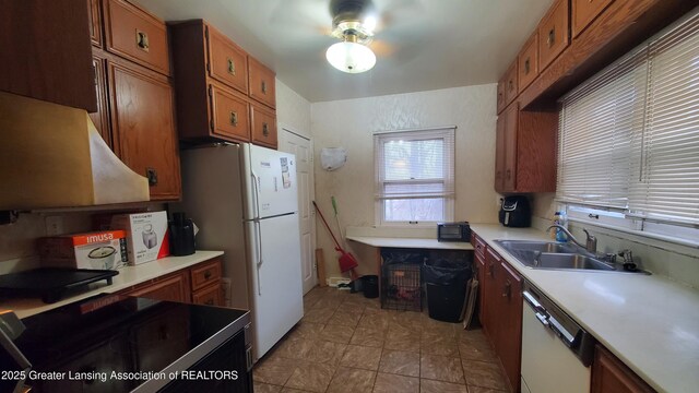 kitchen featuring ceiling fan, sink, and white appliances