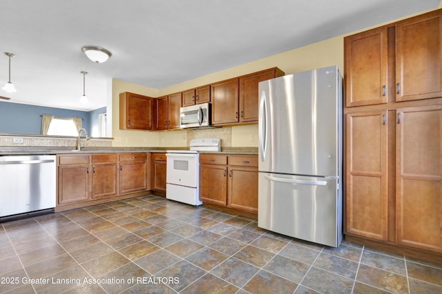 kitchen featuring appliances with stainless steel finishes, sink, and decorative light fixtures