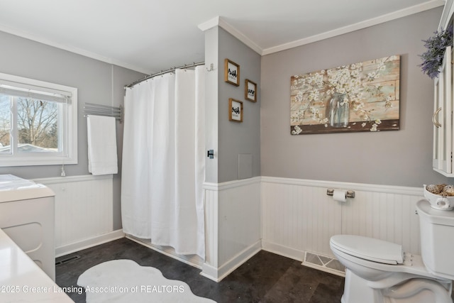 bathroom with washer / clothes dryer, crown molding, a shower with curtain, and toilet