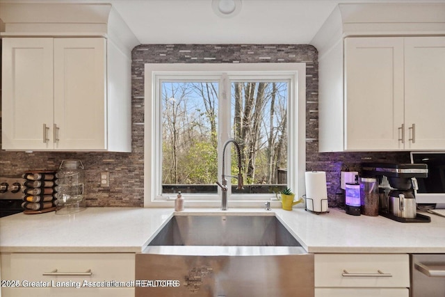 kitchen with stainless steel appliances, plenty of natural light, sink, and decorative backsplash