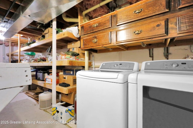 laundry room featuring washer and clothes dryer