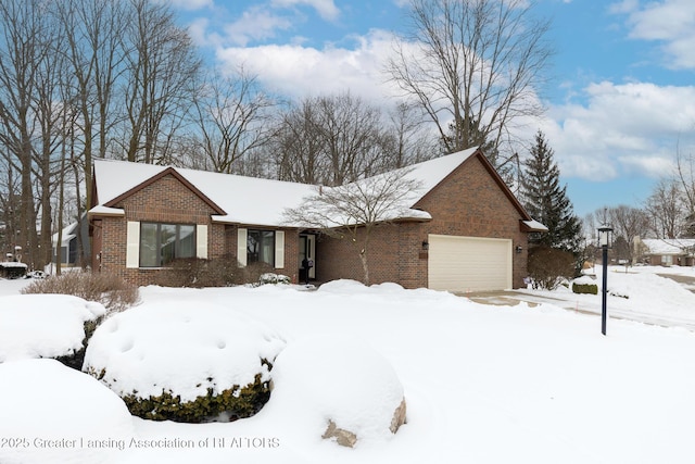 Listing photo 2 for 3633 Muirfield Dr, Lansing MI 48911