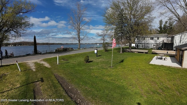 view of yard with a water view