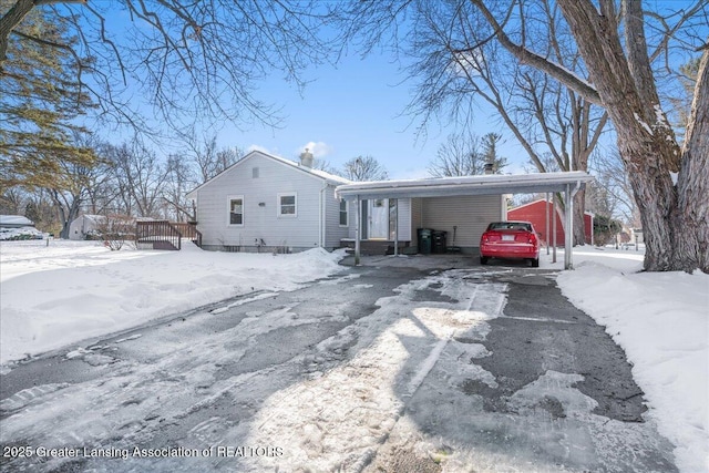 view of front of home featuring driveway and a carport