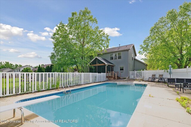 11610 Hibiscus Ln, Grand Ledge, MI 48837 - view of swimming pool featuring a diving board and a patio area