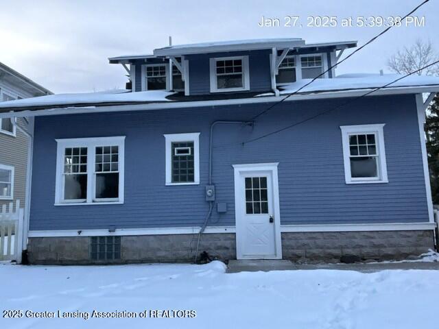 view of front of property with a porch