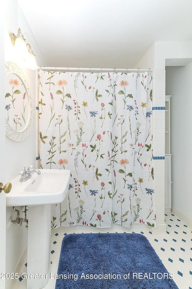 bathroom with curtained shower