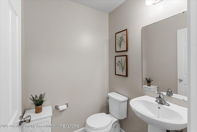 bathroom featuring a sink and toilet