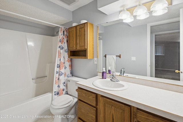 full bathroom featuring toilet, visible vents, shower / tub combo with curtain, and vanity