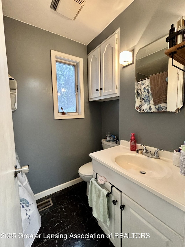 full bath with toilet, baseboards, visible vents, and vanity