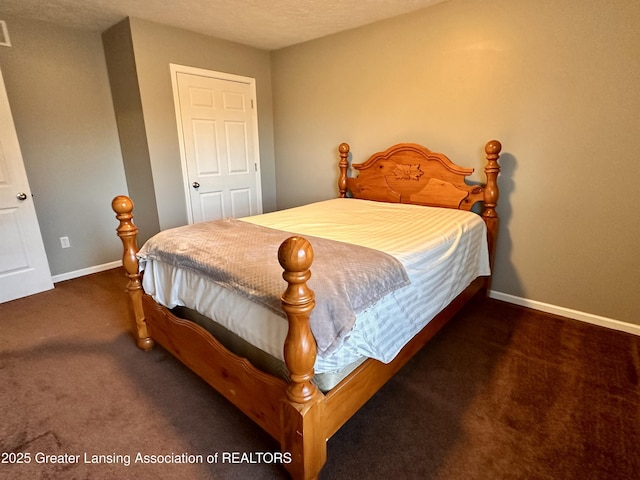 bedroom with visible vents, a textured ceiling, baseboards, and carpet flooring