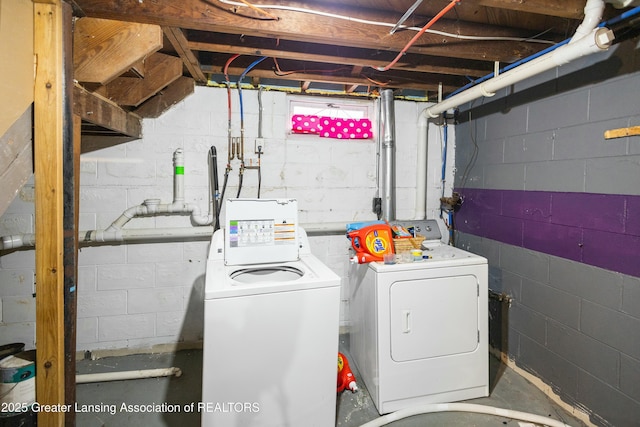 washroom featuring washing machine and dryer and laundry area