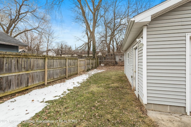 view of yard featuring a fenced backyard