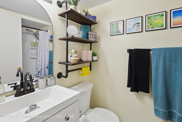 bathroom with toilet, a shower with shower curtain, and vanity