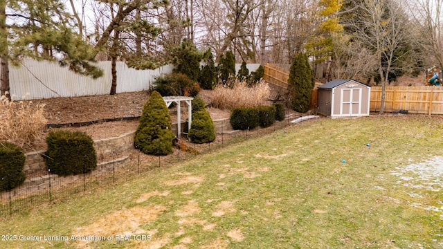 view of yard with a shed, an outdoor structure, and a fenced backyard