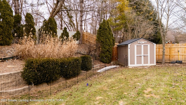 view of yard with a storage unit, an outdoor structure, and a fenced backyard