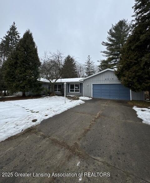 view of front of house with driveway and an attached garage