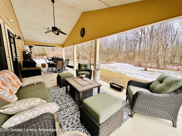 view of patio with outdoor dining area, an outdoor hangout area, and a ceiling fan