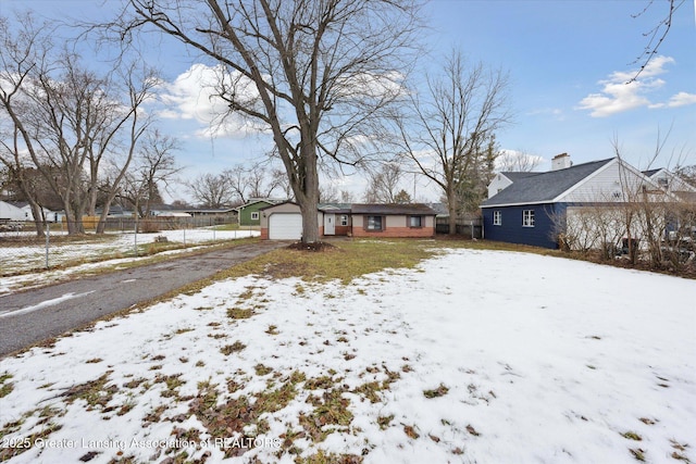 view of front of home featuring fence and driveway