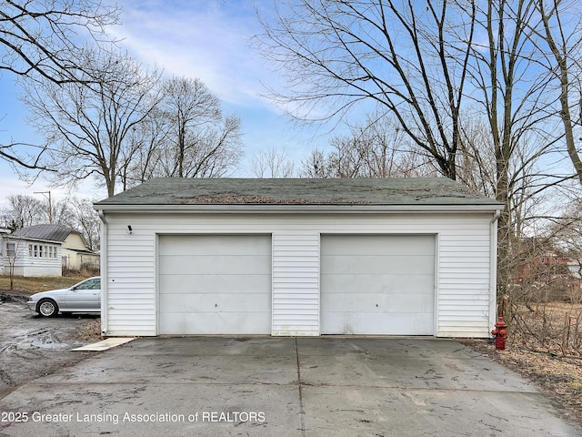 view of detached garage