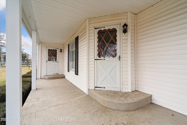 entrance to property featuring a porch