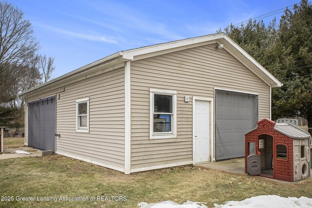 view of detached garage