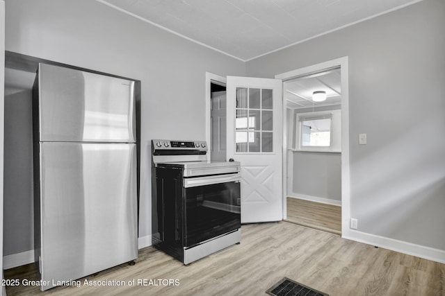 kitchen with light wood-style flooring, baseboards, visible vents, and appliances with stainless steel finishes