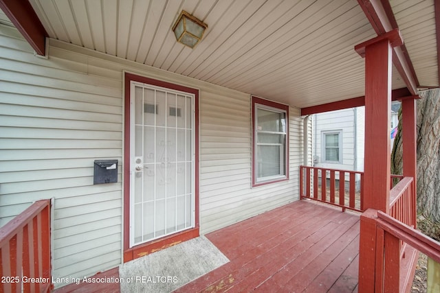 entrance to property with covered porch