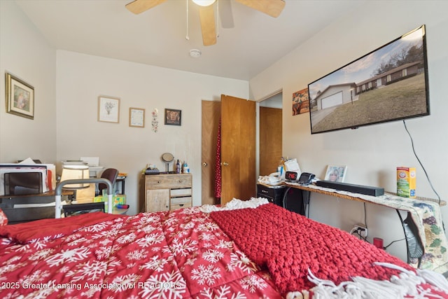 bedroom featuring a ceiling fan