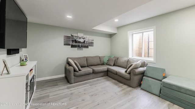 living area featuring light wood-style floors, baseboards, and recessed lighting