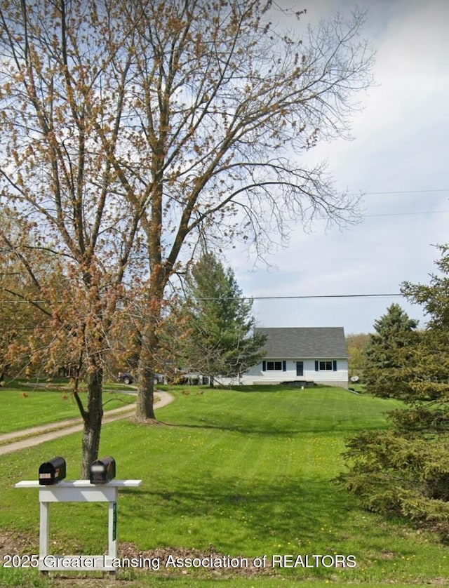 view of front of home with a front lawn