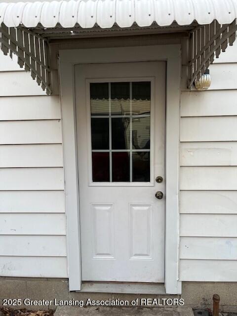 view of exterior entry