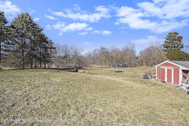 view of yard featuring an outbuilding and a shed